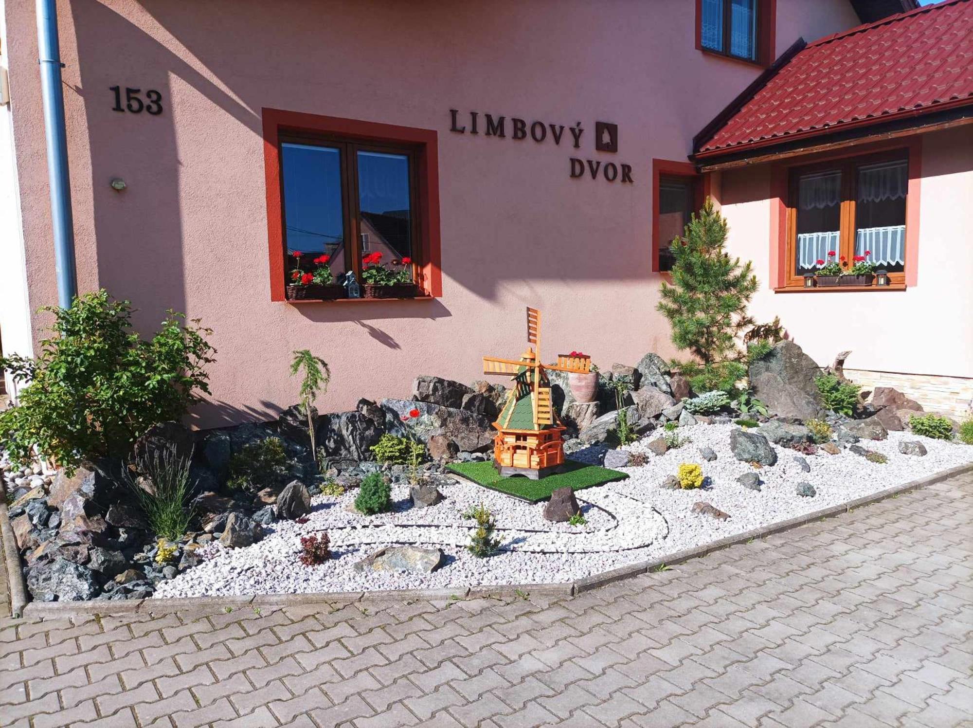 Pezion Limbovy Dvor Hotel Врбов Екстериор снимка