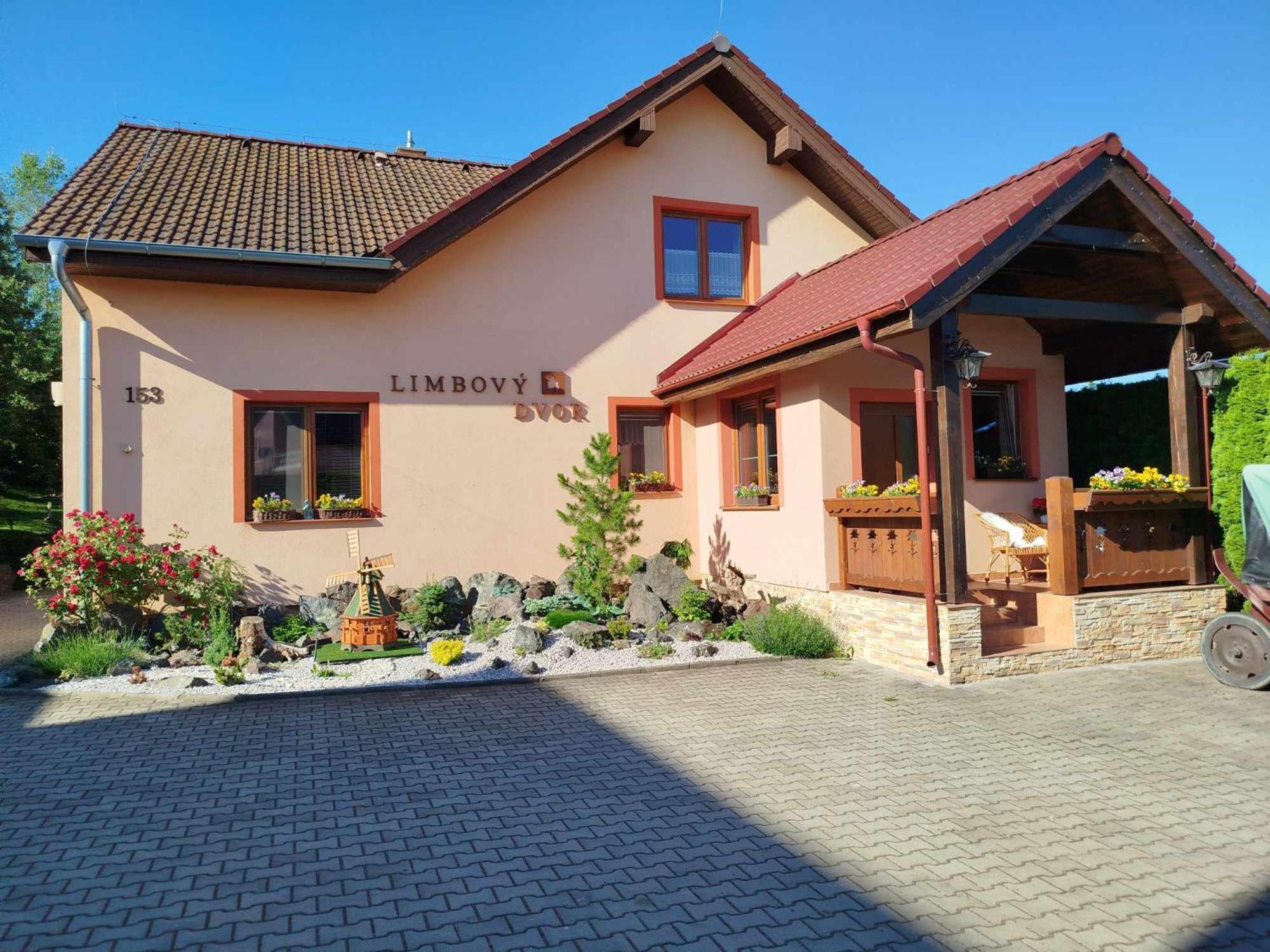 Pezion Limbovy Dvor Hotel Врбов Екстериор снимка